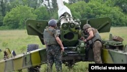 Учения артиллерийского полка одного из подразделений ВС Украины. Июль 2015 года.