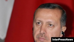 رجب طيب اردوغان خطاب به‌ شهروندان کرد ترکيه‌ که‌ آيين های عيد نوروز را برگزار می کنند گفت: نوروز جشن شادی، صلح و برادری است و بسيار سعی دارند ازاين عيد برای ايجاد شکاف در ميان مردم ما بهرده‌ برداری کنند