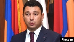 Էդուարդ Շարմազանով, արխիվ