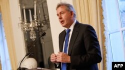 Former British Ambassador Kim Darroch criticized the U.S. administration for what he called a lack of long-term strategy.