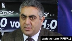 Արծրուն Հովհաննիսյանը ասուլիսի ժամանակ, 22-ը դեկտեմբերի, 2015թ.