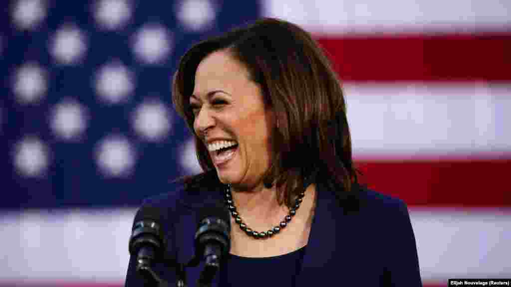 Kamala Harris 2019-ben szülővárosában, a kaliforniai Oaklandben, miután bejelentette alelnökjelöltségét. Az ötvenkilenc éves Harris az Egyesült Államok első női, első afroamerikai és első ázsiai amerikai alelnöke