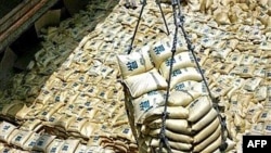 طی سه ماه نخست سال، بهای هر تن برنج دو برابر شده و نشريات تخصصی از خطر کمبود اين محصول در سال جاری ميلادی سخن می گويند.(عکس: AFP)
