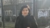 Bloger Fatima Jo‘rayeva sudlanuvchilarni qo‘llab ochlik e’lon qilgani haqida dastlab Andijon shahar sudi oldida gapirdi