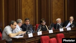 Հայաստան -- ՀԱԿ խմբակցության պատգամավորները ԱԺ նիստի ժամանակ, արխիվ
