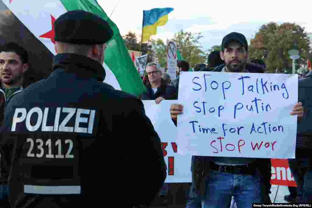 «Перестаньте говорити. Зупиніть Путіна. Час діяти. Зупиніть війну»