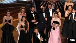 Şon Beýker "Oskar" alýar. Hollywood, Kaliforniýa. 2-nji mart, 2025.