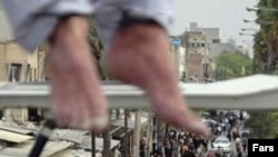 اعدام هایی چون اعدام متهمان بمب گذاری در ملاء عام انجام می شود.