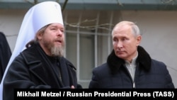 Президент России Владимир Путин и митрополит РПЦ Тихон (Шевкунов), которого в СМИ называют «духовником Путина» и считают возможным следующим главой Московского патриархата. Россия, Псковская область, 17 ноября 2018 года