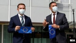 Министерот за надворешни работи, Бујар Османи, и вицепремиерот за европски прашања, Никола Димитров