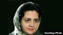 محبوبه کرمی روز ۲۴ خرداد ماه در حالی که سوار بر اتوبوس از مقابل پارک ملت تهران عبور می کرد، بازداشت شد.