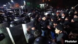 Столкновения между протестующими и полицией в Гюмри, 15 января 2015 г․