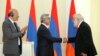 Серж Саргсян вручает премию президента Армении турецкому ученому и издателю Рагипу Зараколу, Ереван, 29 мая 2012 г.