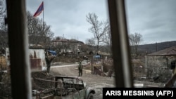 Հայ զինվորը հսկողություն է իրականացնում Շուռնուխի հատվածում, արխիվ
