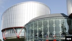 Это уже не первый случай, когда жалобы заявителей, интересы которых в Страсбурге представляли Сайлаонов, Миляева и Байкулов, были вычеркнуты из списка рассмотрения