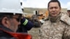 Премьер-министр КР Омурбек Бабанов во время поездки на месторождение Кумтор, 7 июля 2012 года.