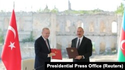 Թուրքիայի և Ադրբեջանի նախագահներ Ռեջեփ Էրդողանն ու Իլհամ Ալիևը Շուշիում հռչակագրի ստորագրումից հետո, 15-ը հունիսի, 2021թ․