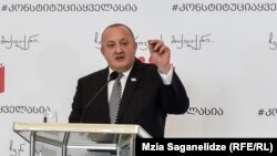 По словам президента, целью этих встреч является диалог с народом о том, как создать более цельное и сильное государство