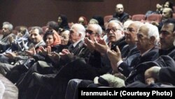 یکی از نشست‌های ماهانه خانه موسیقی در دی‌ماه ۹۵؛ خانه موسیقی اعلام کرده که اعضایش روز چهارشنبه ۱۱ مرداد در اعتراض به لغو کنسرت‌ها گرد هم می‌آیند.