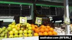 Aşgabat, bazardaky bahalar.