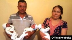 Жиззах вилоят, Зарбдор туманида уч эгиз фарзанд кўрган оила.