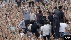 میرحسین موسوی در راهپیمایی مسالمت‌آمیز ۲۵ خرداد در تهران