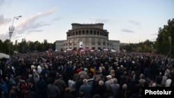 Ոչ իշխանական եռյակի հանրահավաքը Ազատության հրապարակում: 10-ը հոկտեմբերի, 2014 թ.