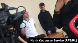 Арсен Сланов и Зелим Албегов в зале суда в день оглашения приговора, 4 сентября