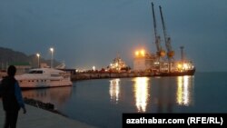 Türkmenbaşynyň Halkara deňiz porty. Illýustrasiýa suraty