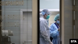 Лекари по време на работа в УМБАЛСМ „Н. И. Пирогов”