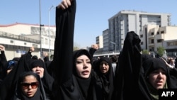 گروهی از زنان در تظاهراتی علیه عربستان در تهران