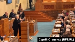 Mustafa Cemilev 1944 senesi qırımtatar sürgünligi genotsid olaraq tanılğan soñ Çehiya Senatında çıqışta buluna
