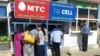 Mobil aragatnaşyk telefonlary üçin kartoçkalar satylýan dükan