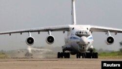 Российский военный самолет в сухумском аэропорту, 2008 год
