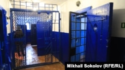 Чоловік продовжує страждати на сильну задишку, що не припиняється через відсутність необхідного лікування (ілюстративне фото)