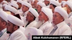 Делегаты курултая мусульман Кыргызстана.