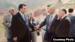 Николай Савченков дар аксҳо 