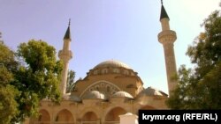 Tavriya müftiyatı tarafından saipleştirilgen Kezlevniñ Cuma-camisi 