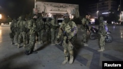 Siriýanyň oppozisiýa söweşijileri, prezident Başar al-Asada garşy gozgalaňçylar Halabyň merkezine gelendiklerini aýdanlaryndan soň, Saadallah al-Jabiri meýdançasyna toplandy