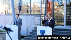 Kryeministri në detyrë i Kosovës, Albin Kurti dhe ministri në detyrë i Shëndetësisë, Arben Vitia. Foto nga arkivi. 