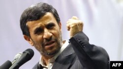 احمدی نژاد می گوید، دشمنان به دنبال براندازی نرم بودند.