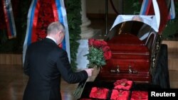 Пуцін разьвітваецца з Жырыноўскім