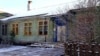 "Не позволим обижать наших детей!" Жители сами отремонтировали школу, но власти все равно ее закрыли