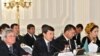 (çepden saga) Türkmenistanyň Orsýetdäki ilçisi Halnazar Agahanow we Türkmenistanyň daşary işler ministri Raşid Meredow Moskwadaky duşuşykda, 2010-njy ýylyň 8-nji ýanwary.