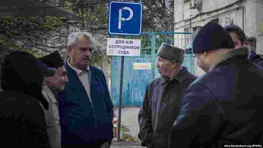 Небайдужі люди прийшли підтримати засуджених