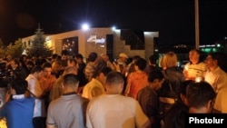 Բողոքի ակցիա «Հարսնաքար» ռեստորանի մոտ, 8-ը հուլիսի, 2012