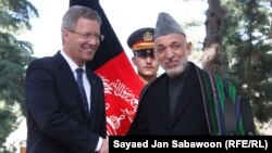 Afghan President Hamid Karzai (right) shakes hands with German President Christian Wulff following a joint press conference in Kabul today.