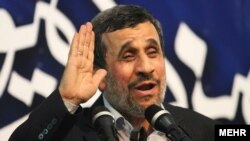 احمدی نژاد گفته های دادستان دیوان عالی محاسبات کشور را مصداق مجرمانه اشاعه اکاذیب به قصد تشویش اذهان عمومی و مستوجب تعقیب قضایی توصیف کرد.