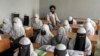 جرگه افغان‌های مقیم اروپا، امریکا و استرالیا در سفر به افغانستان با طالبان در مورد آموزش دختران گفتگو کرده