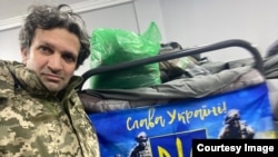 Kuroş Sehati Russiýanyň çozuşyna garşy durmak üçin, Ukrainanyň Daşary Ýurt Legionyna goşuldy.